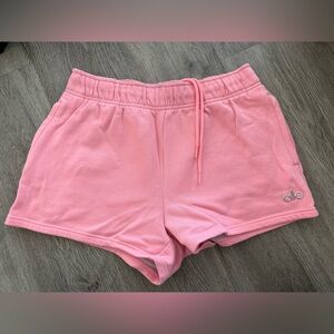 ALO Yoga Accolade Short - Neon Bubblegum (S)